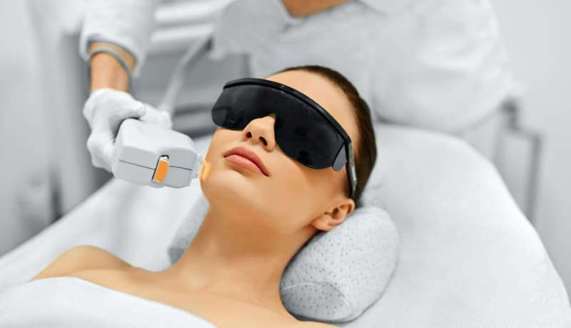 Intense pulsed light (IPL) treatment: Uses and what to expect